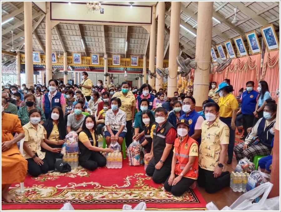 สำนักงานบังคับคดีจังหวัดอ่างทอง ลงพื้นที่มอบเครื่องอุปโภคบริโภค และถุงยังชีพ เพื่อช่วยเหลือผู้ประสบอุทกภัย ในพื้นที่จังหวัดอ่างทอง